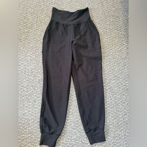 Old Navy Active High-Rise Jogger in Black